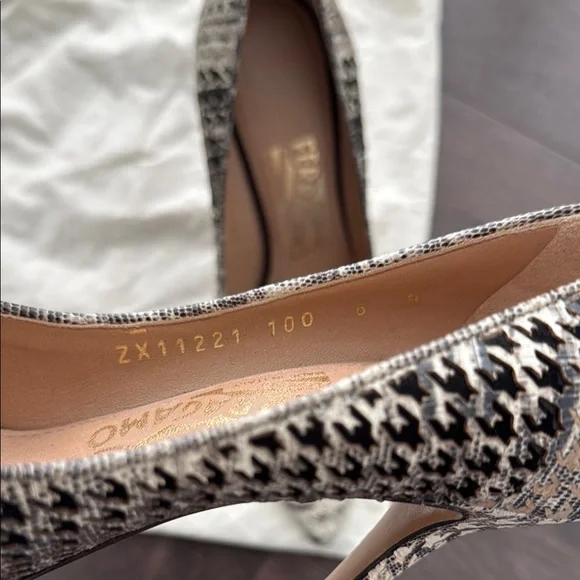 Salvatore Ferragamo Leather Printed Pumps